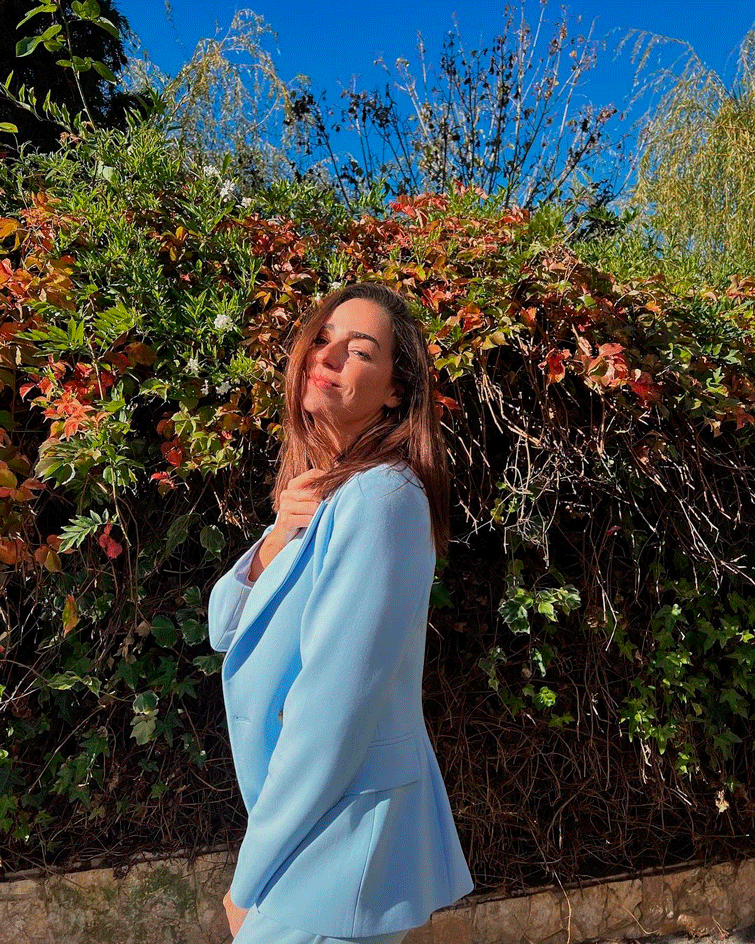 @vanesssamartins, influencer lifestyle instagram portuguesa, com fato completo azul